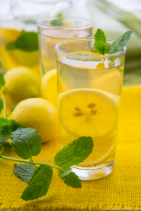 Lemon And Mint Detox Drinks